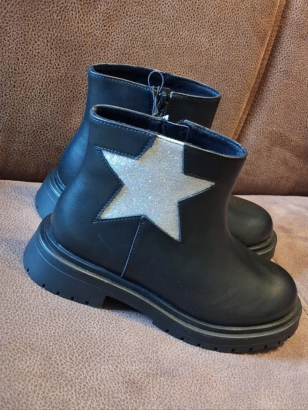 Wonder Nation Kids' Black Chelsea Boots with Silver Star Size 2